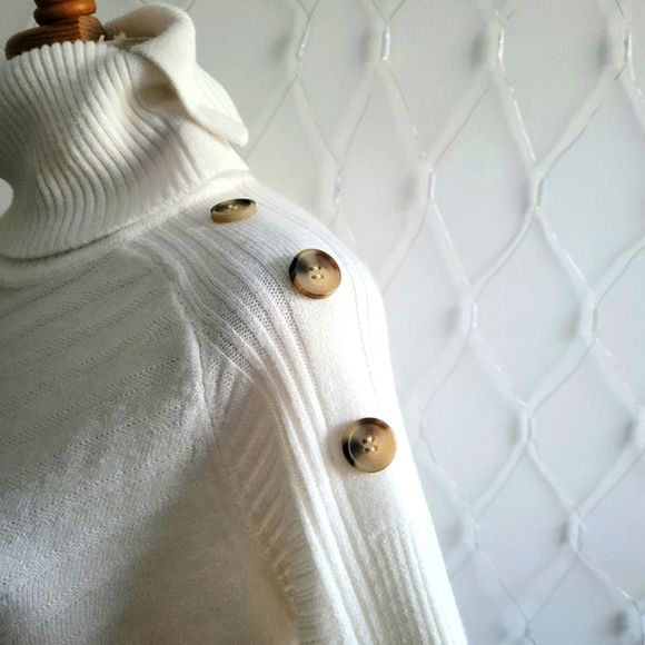 Vintage Liz Claiborne Cozy Turtleneck Style Sweater • Sweet Cream • Size Large - Picture 4 of 6